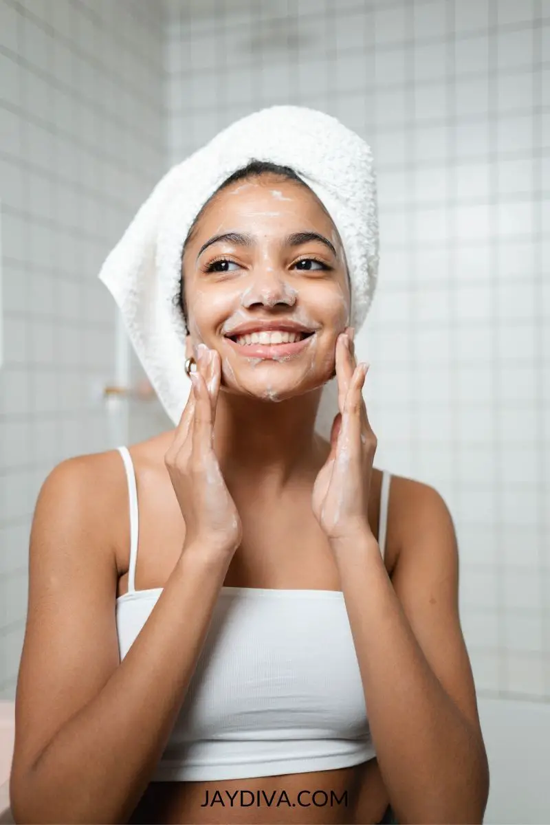 How to Properly Use a Facial Cleanser